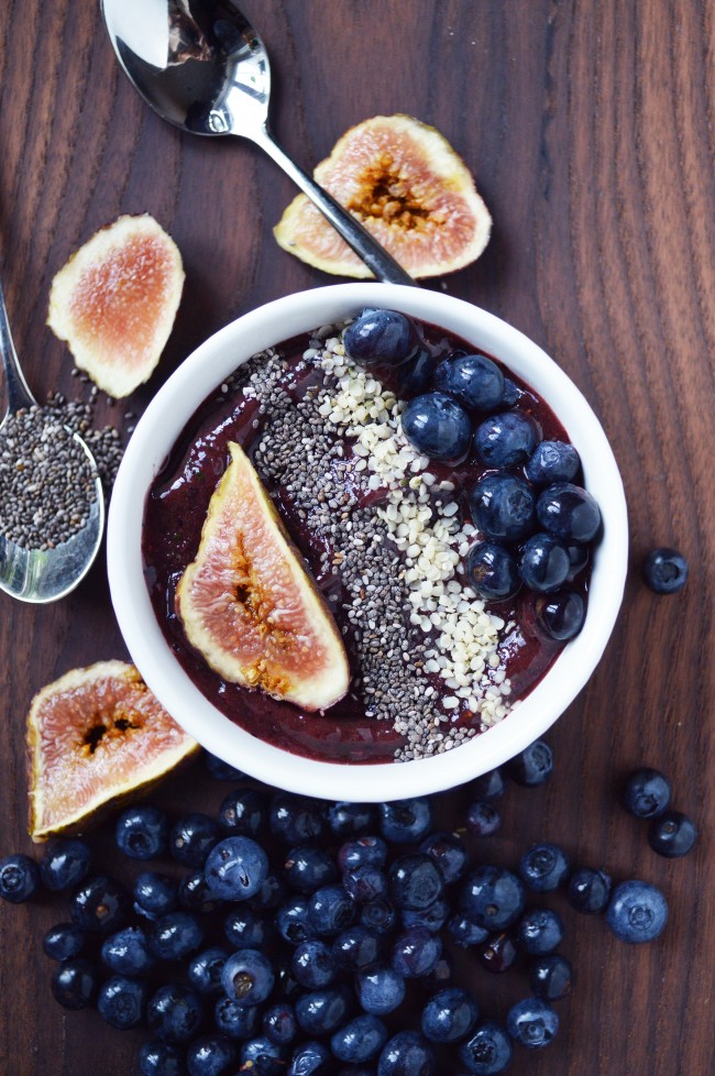 smoothie-bowl-blueberry-fig-1-4-650x978