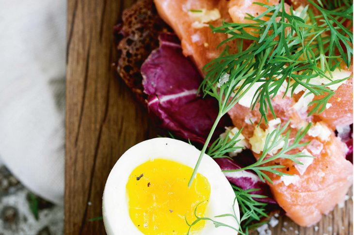 Healthy recipe for Nordic smoked salmon toast.