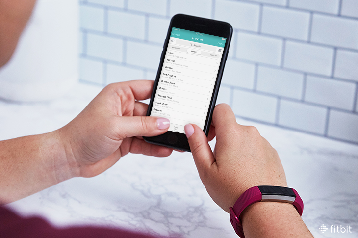 does fitbit track food