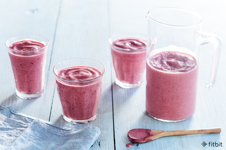 Healthy recipe for a cherry and yogurt smoothie