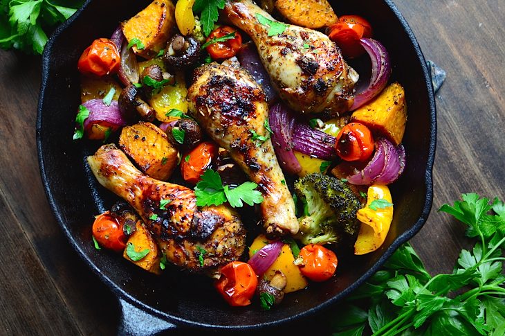Healthy one skillet recipe with chicken and vegetables