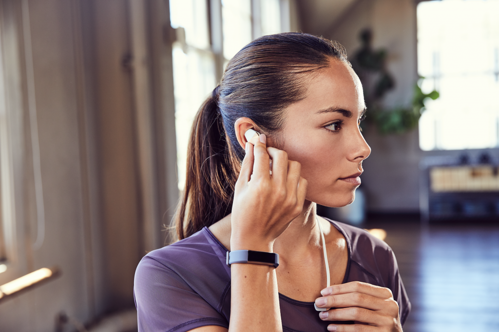 Stay motivated to improve your athletic performance with Fitbit Flyer.