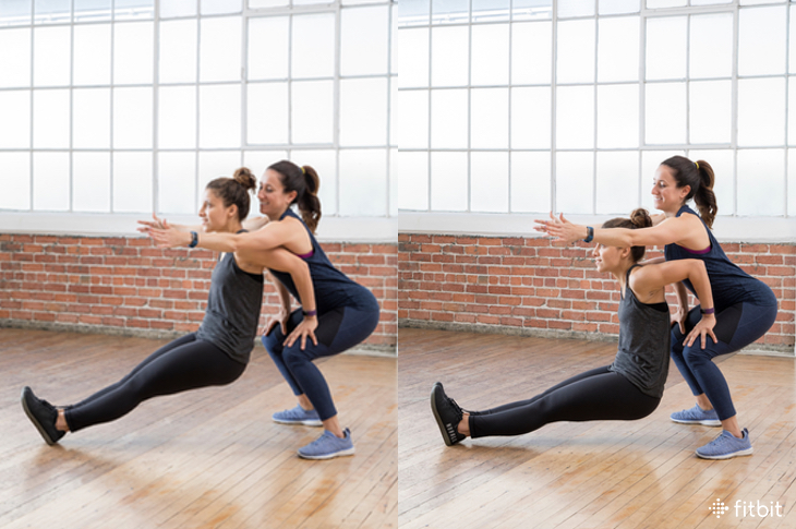 Le squat partenaire tient et les dips entraînent tout votre corps.