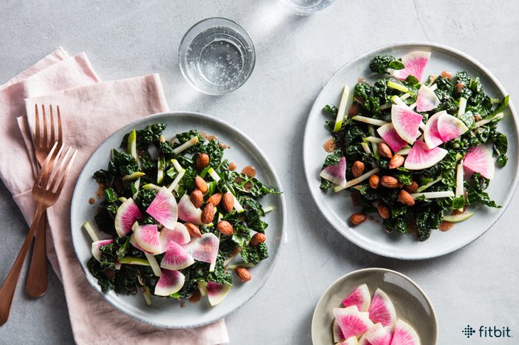 Healthy recipe for a crunchy apple and kale salad