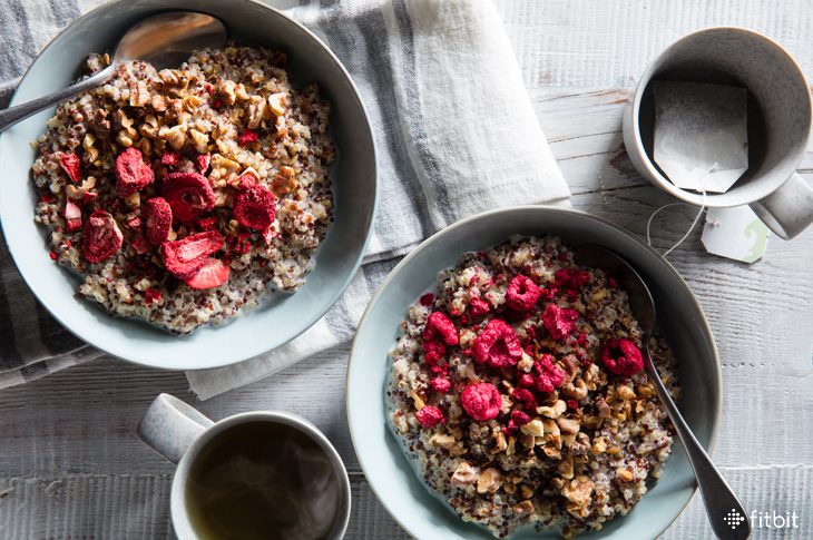 Healthy recipe for quinoa breakfast bowls with freeze-dried berries