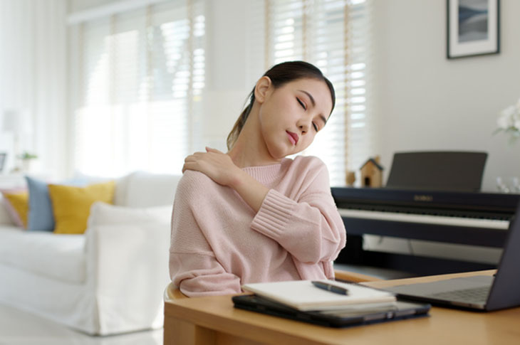 Stiff Neck? Try These 6 Tips to Alleviate the Symptoms